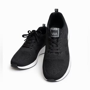 NWOT- MM Never Worn YYTLCH women’s/mens  Running black mesh running shoes